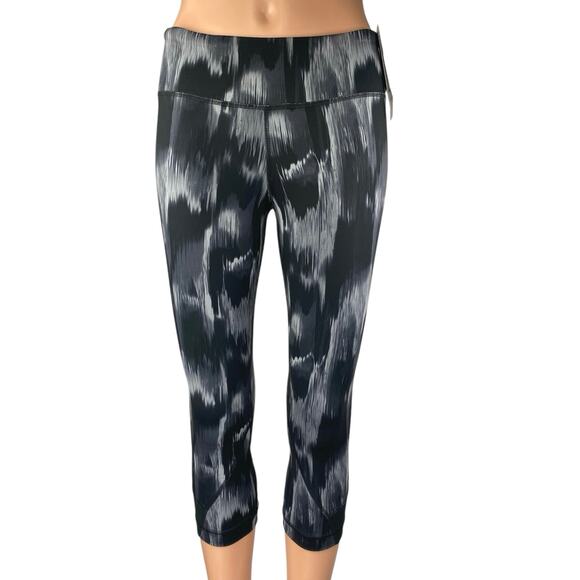 NEW Under Armour Black Tie Dye Mid Rise Activewear Crop Tight Leggings Pants S-M - Picture 1 of 4